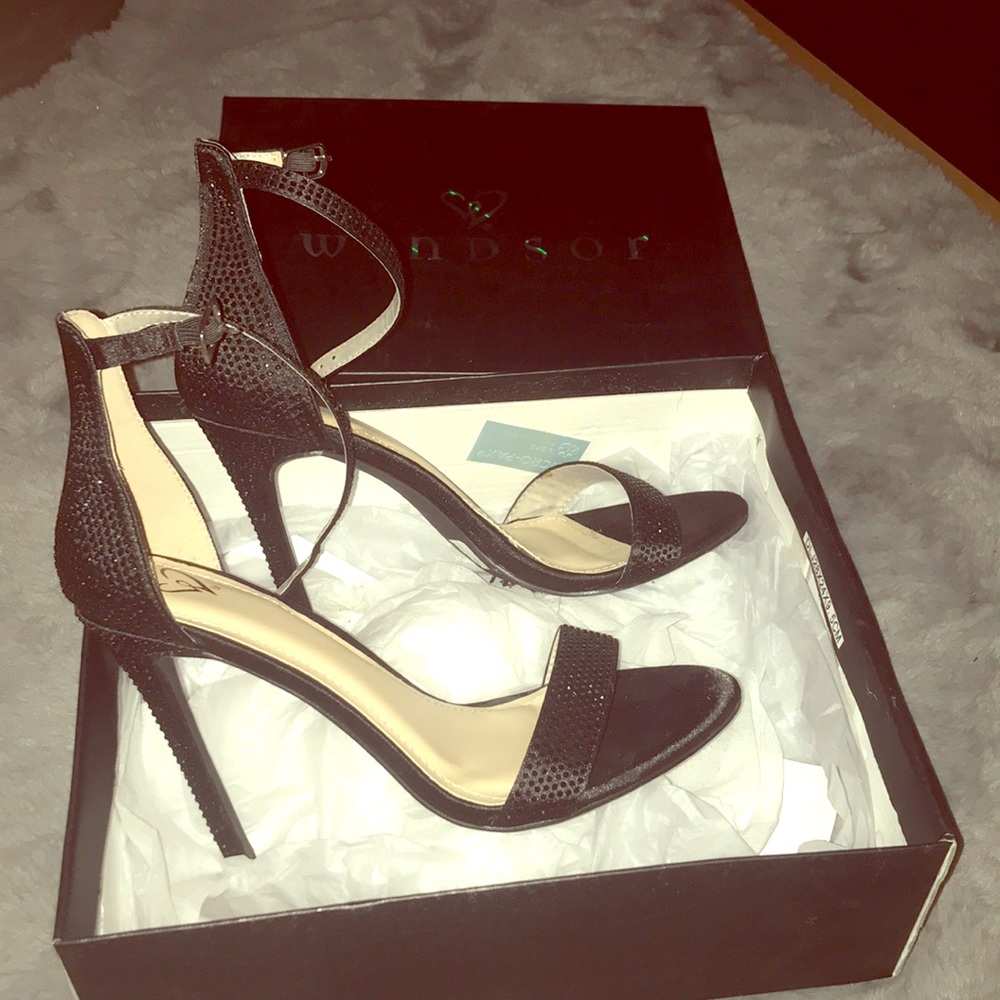 Windsor shiny black heels